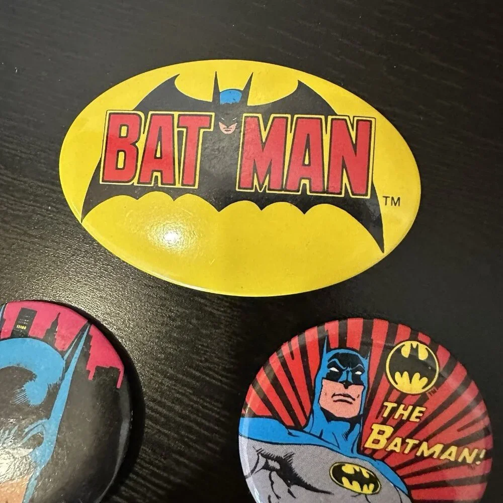 VINTAGE 1940 1982 LOT of 4 BATMAN pins buttons DC‎ Comics Bat Collectibles Oval